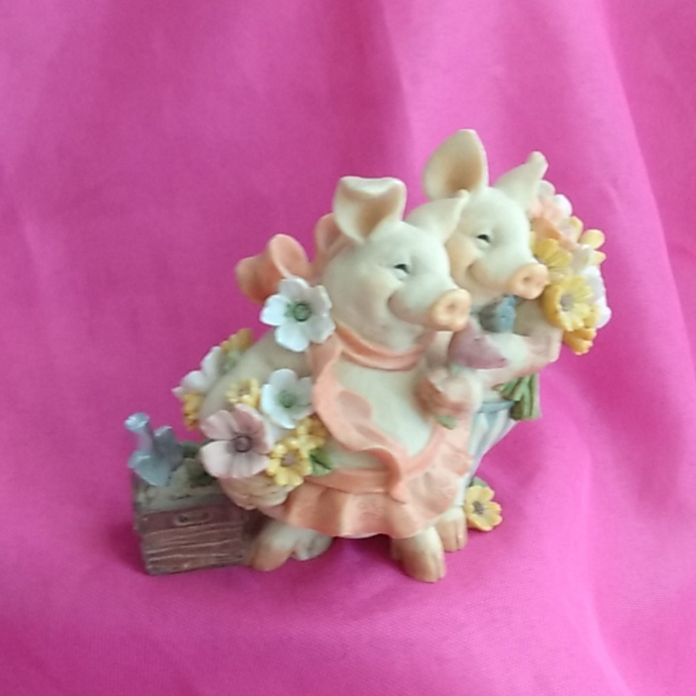 Adorable Vintage Happy couple Figurine with Flowers - Picture 8 of 8
